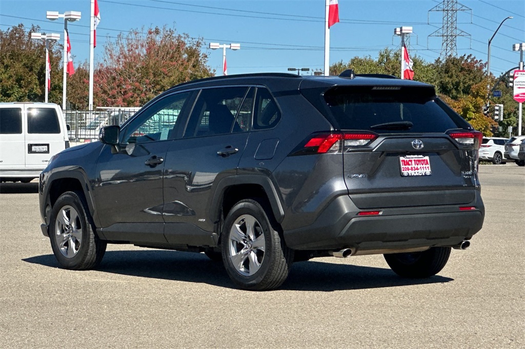 2025 Toyota RAV4 Hybrid XLE photo 4