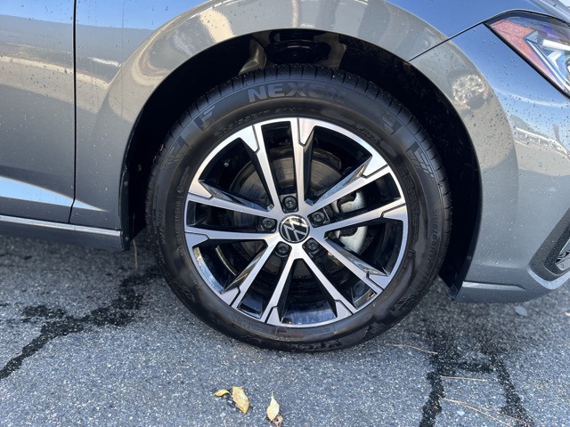 2025 Volkswagen Jetta 1.5T Sport photo 3