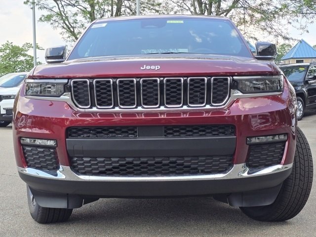 2025 Jeep Grand Cherokee Limited photo 2