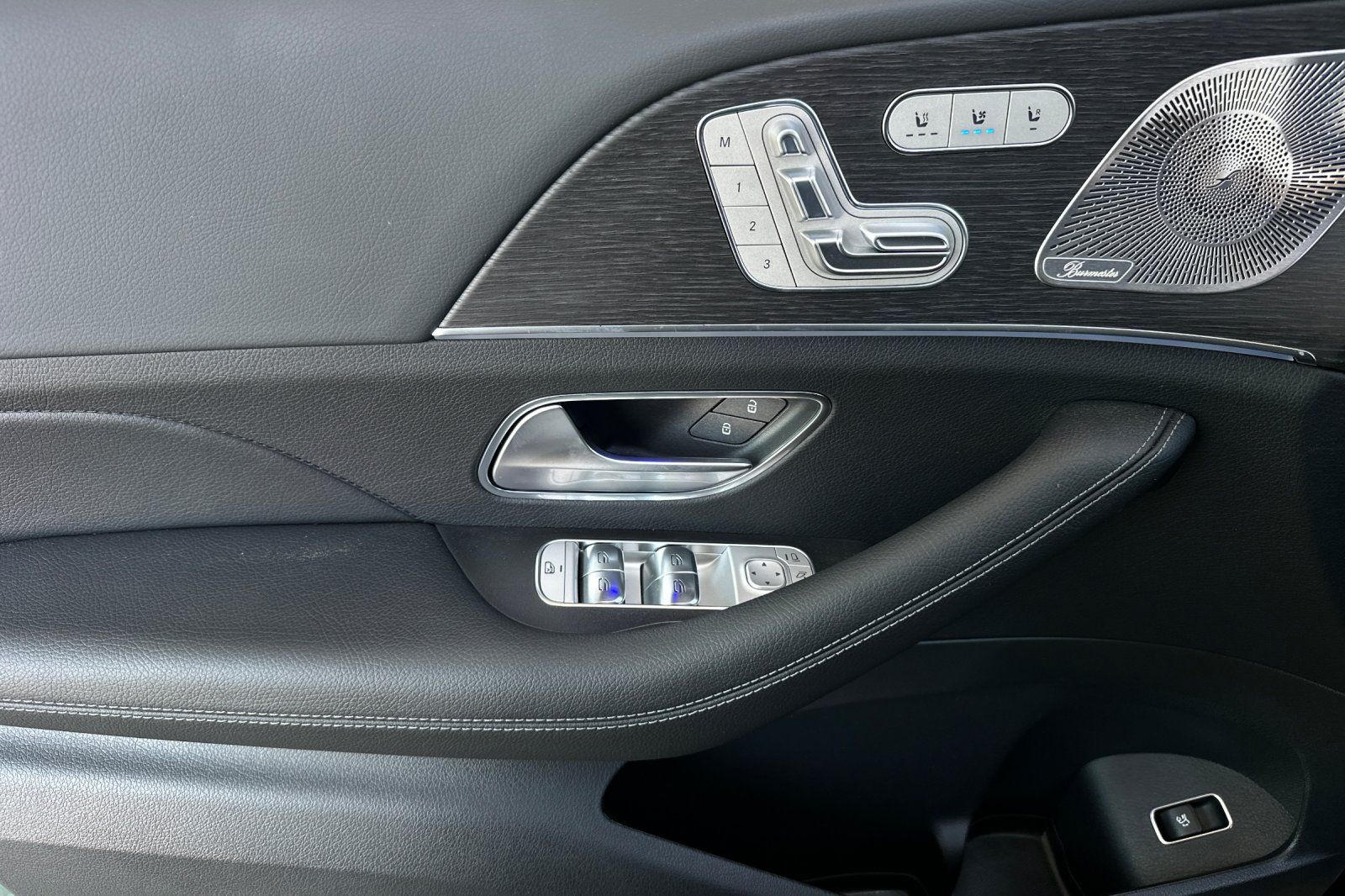 2025 Mercedes Benz GLS 450 4MATIC photo 19