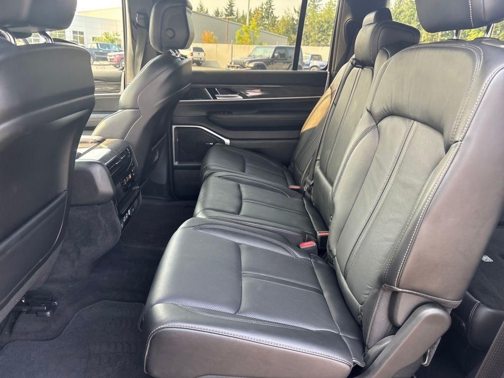2022 Jeep Wagoneer Series III photo 24
