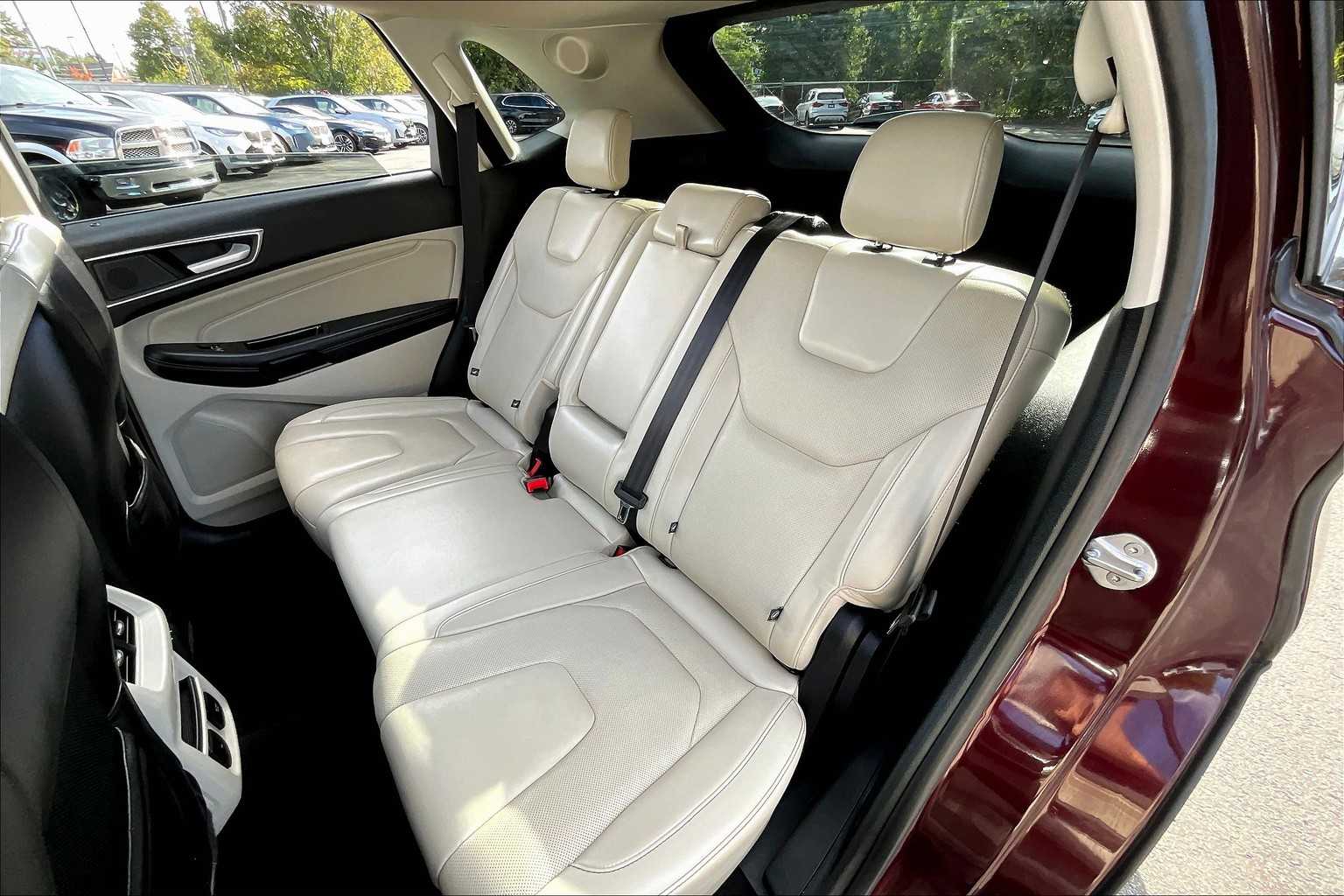 2019 Ford Edge Titanium photo 20