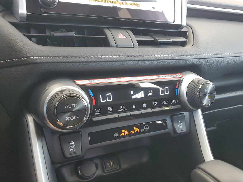 2025 Toyota RAV4 XLE photo 22