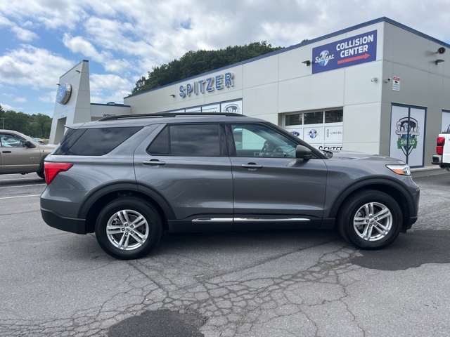 2022 Ford Explorer XLT photo 3