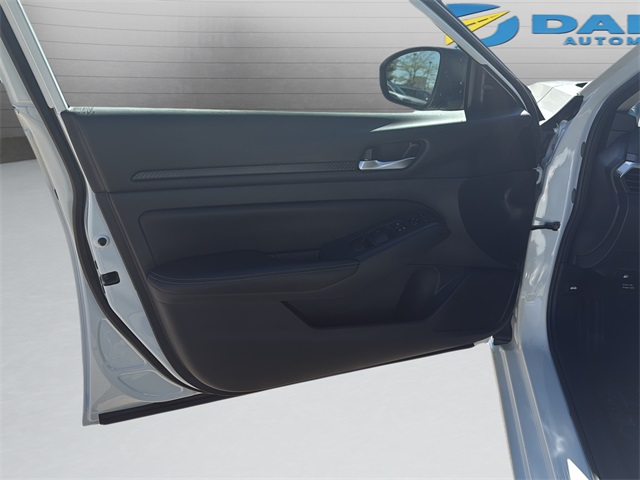 2024 Nissan Altima 2.5 SV photo 11