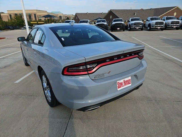 2021 Dodge Charger SXT photo 2