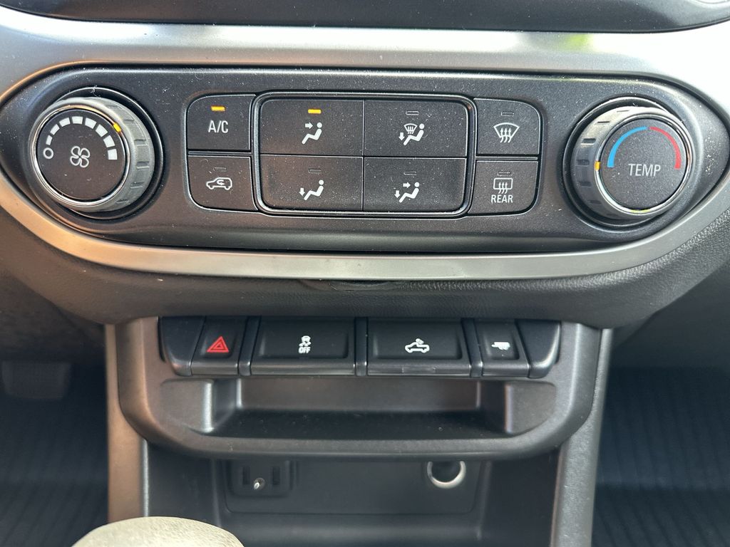 2022 Chevrolet Colorado LT photo 27