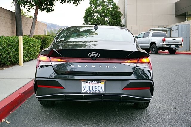 2024 Hyundai Elantra SEL photo 8