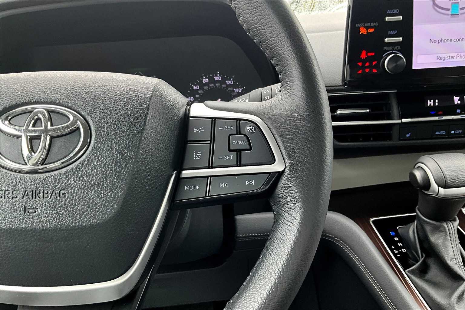 2024 Toyota Sienna XLE photo 24