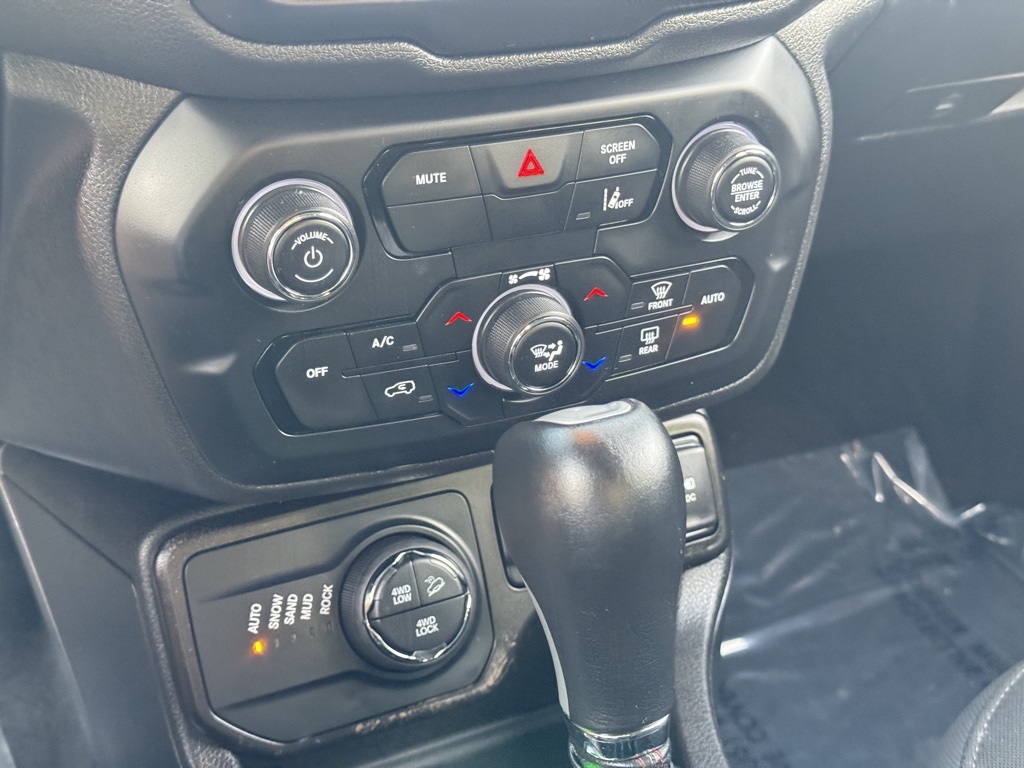 2023 Jeep Renegade Trailhawk photo 13