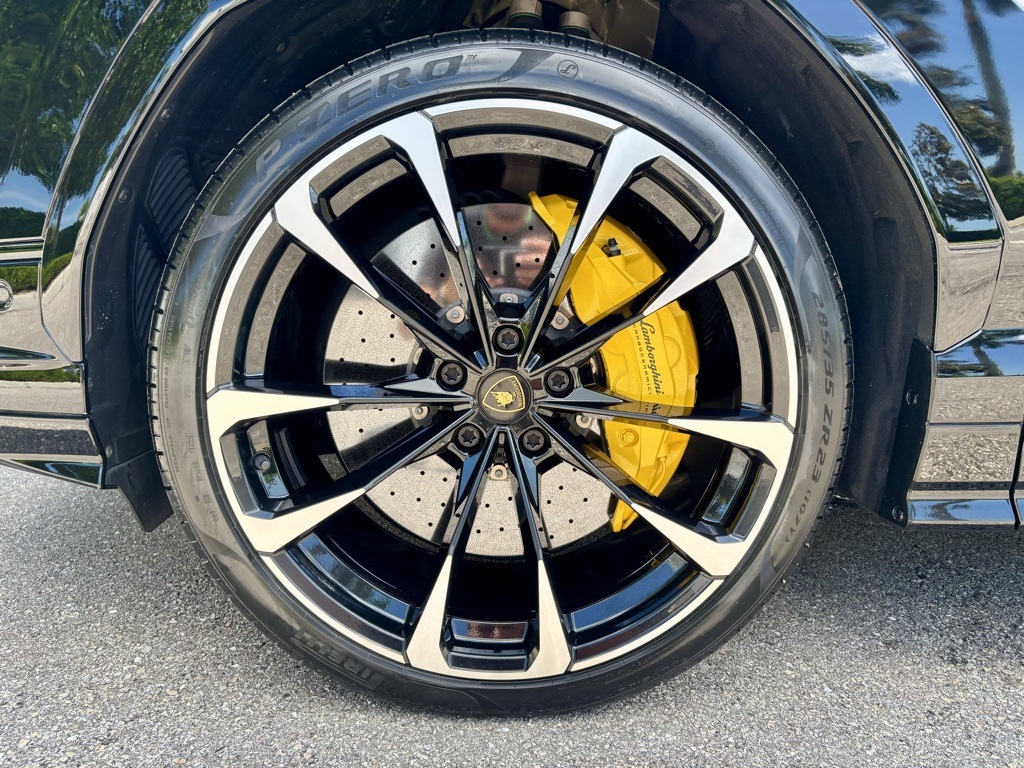 2024 Lamborghini Urus S photo 24