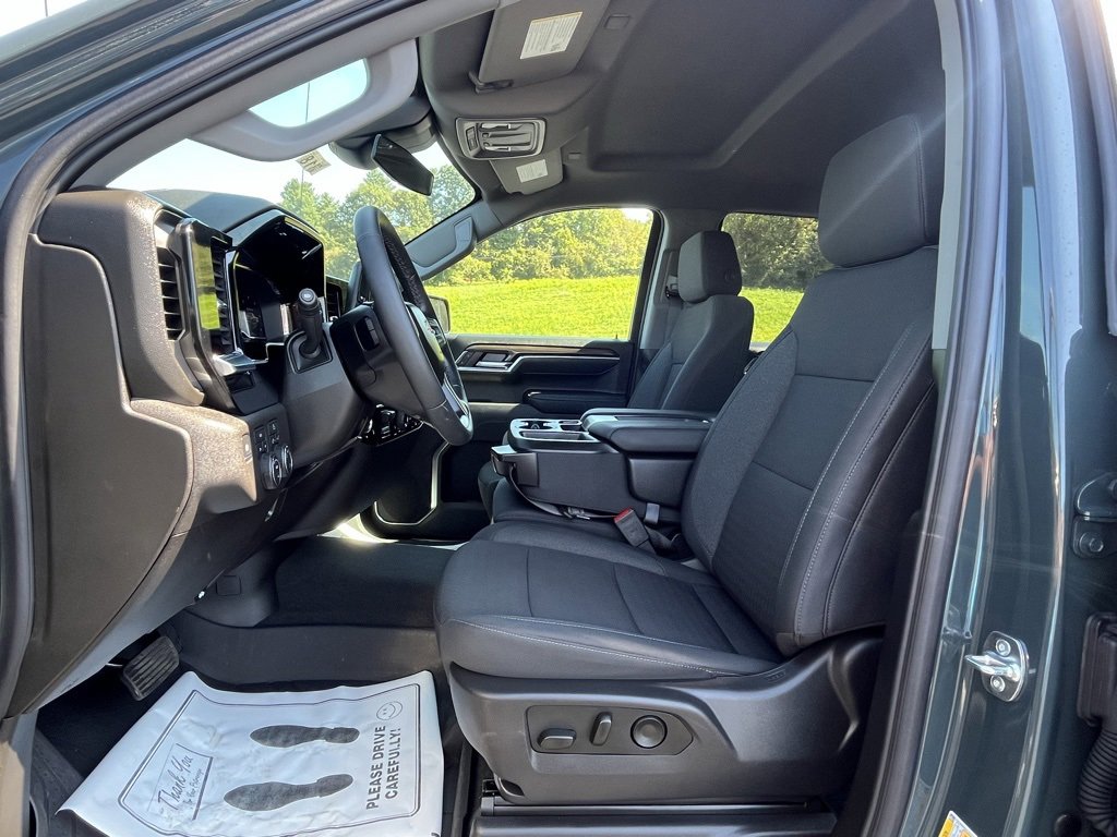 2025 Chevrolet Silverado 1500 LT photo 12
