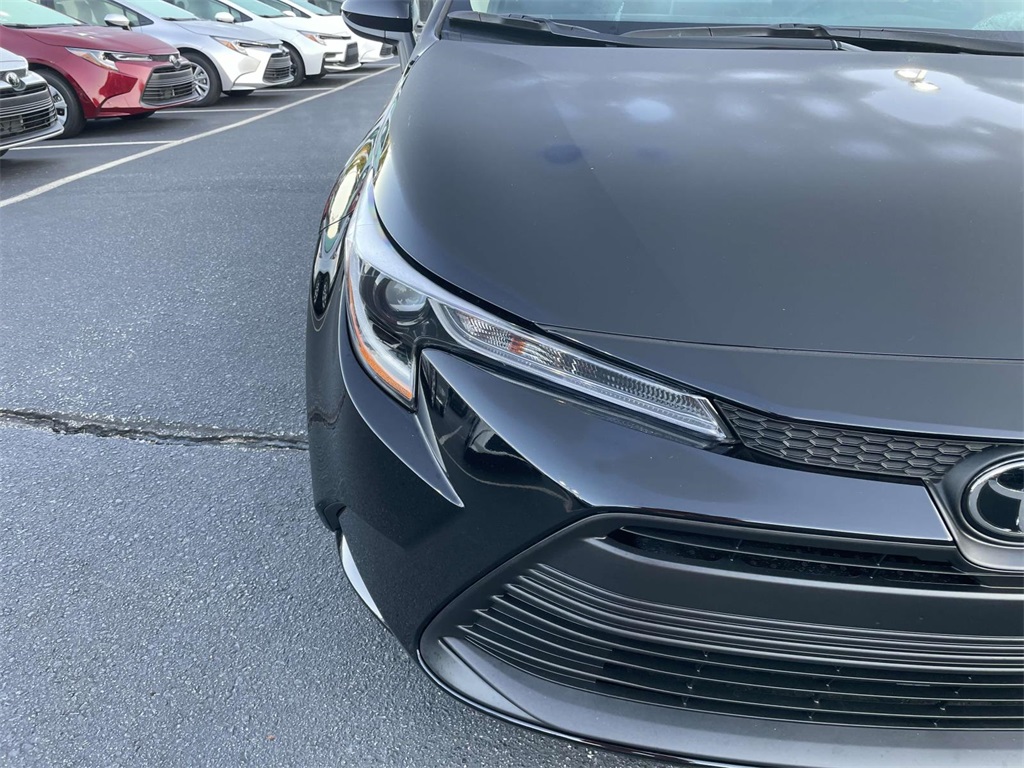 2025 Toyota Corolla LE photo 11