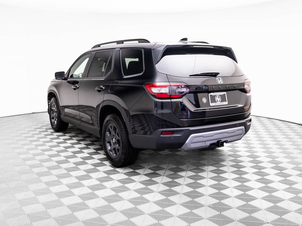 2025 Honda Pilot TrailSport photo 2
