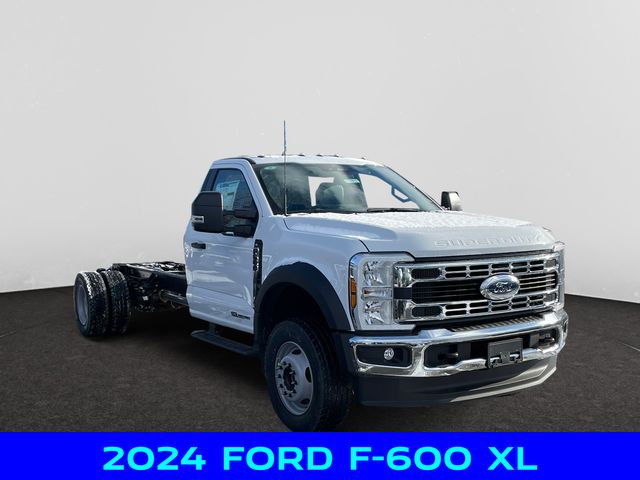 2024 Ford F-600 photo 7