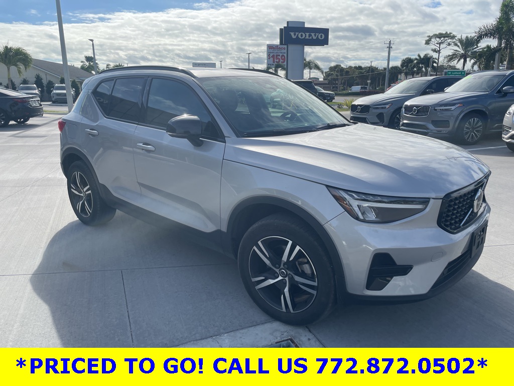 2024 Volvo XC40 Core's photo