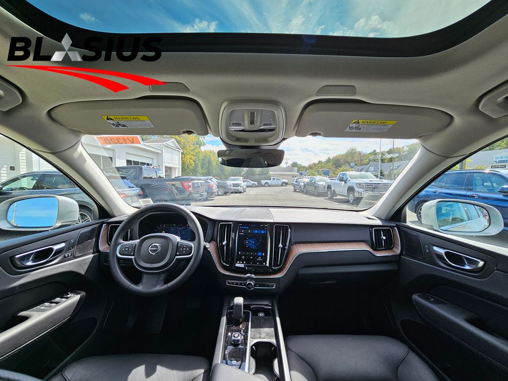 2022 Volvo XC60 B5 Momentum photo 19
