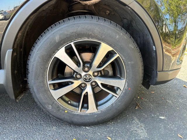 2017 Toyota RAV4 XLE photo 10