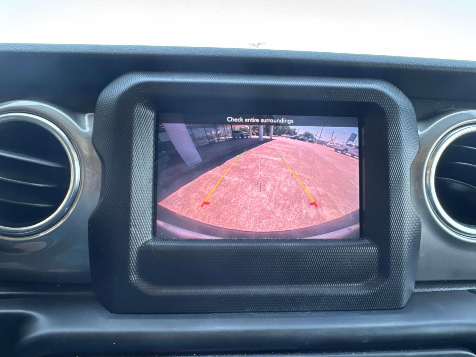 2020 Jeep Wrangler Unlimited Sahara photo 24