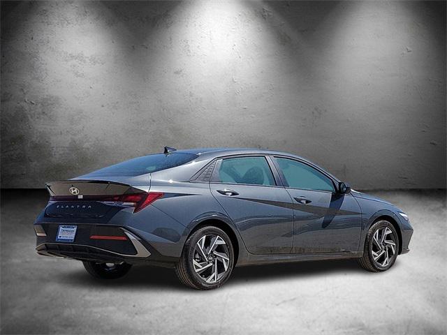 2025 Hyundai Elantra SEL Sport photo 4
