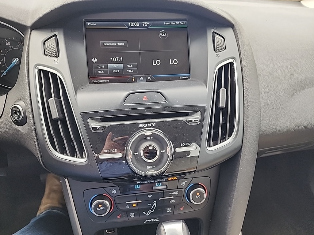 2015 Ford Focus Titanium photo 12