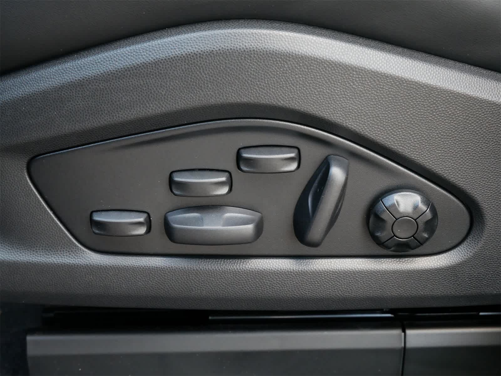 2025 Porsche Macan Electric photo 11