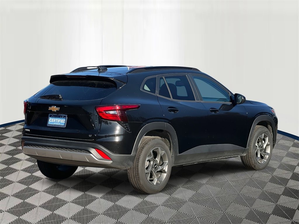 2025 Chevrolet Trax LT photo 3