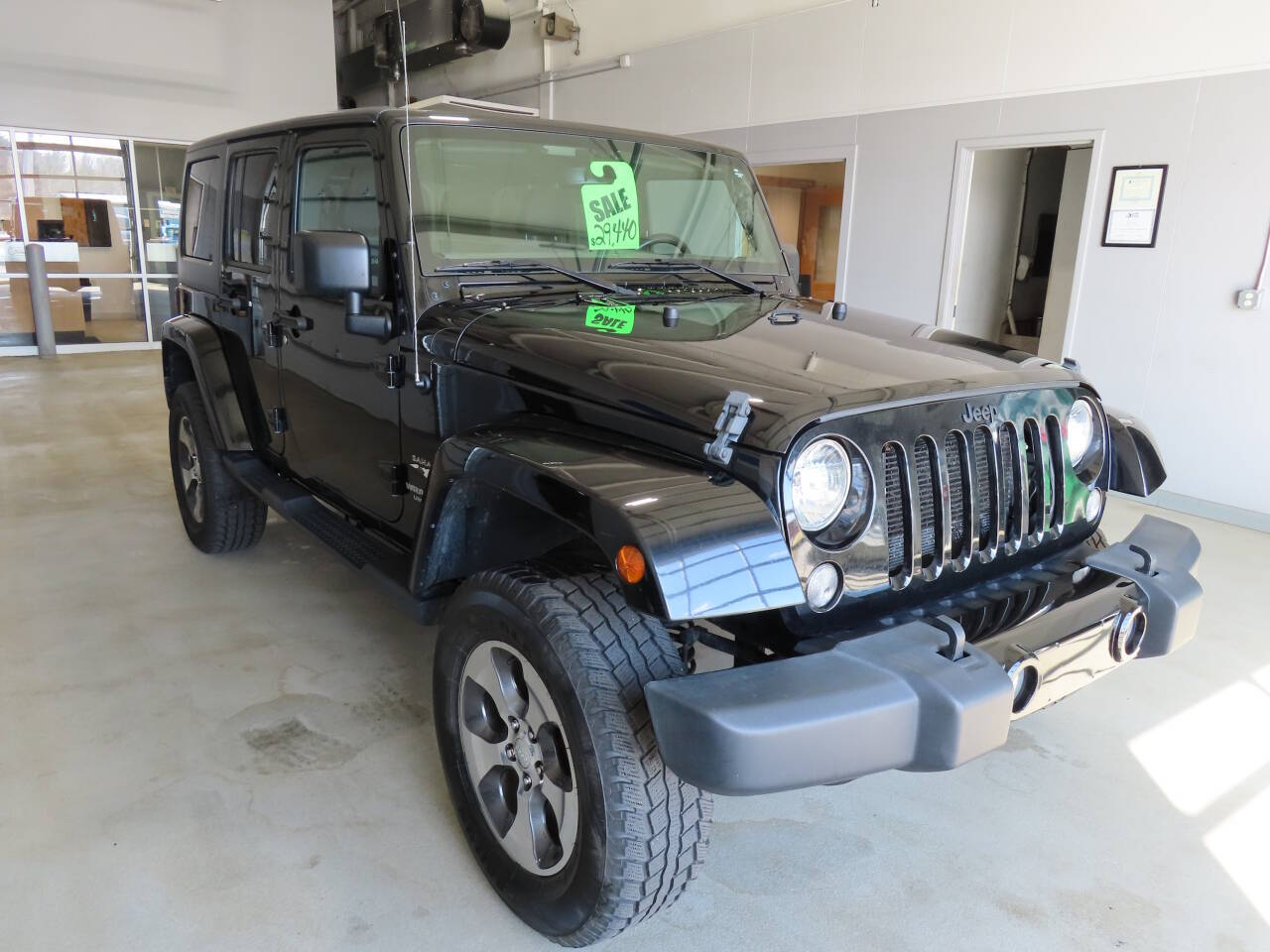 2017 Jeep Wrangler Unlimited Sahara photo 3