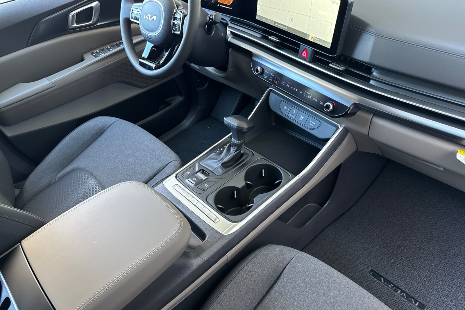 2026 Kia Carnival LX photo 12