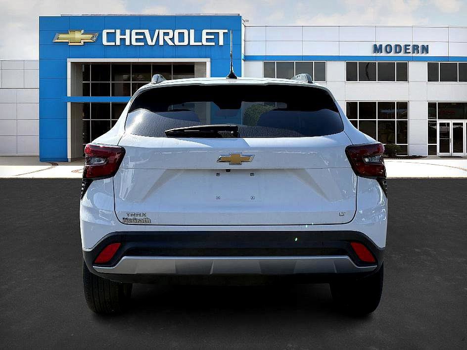 2025 Chevrolet Trax LT photo 4
