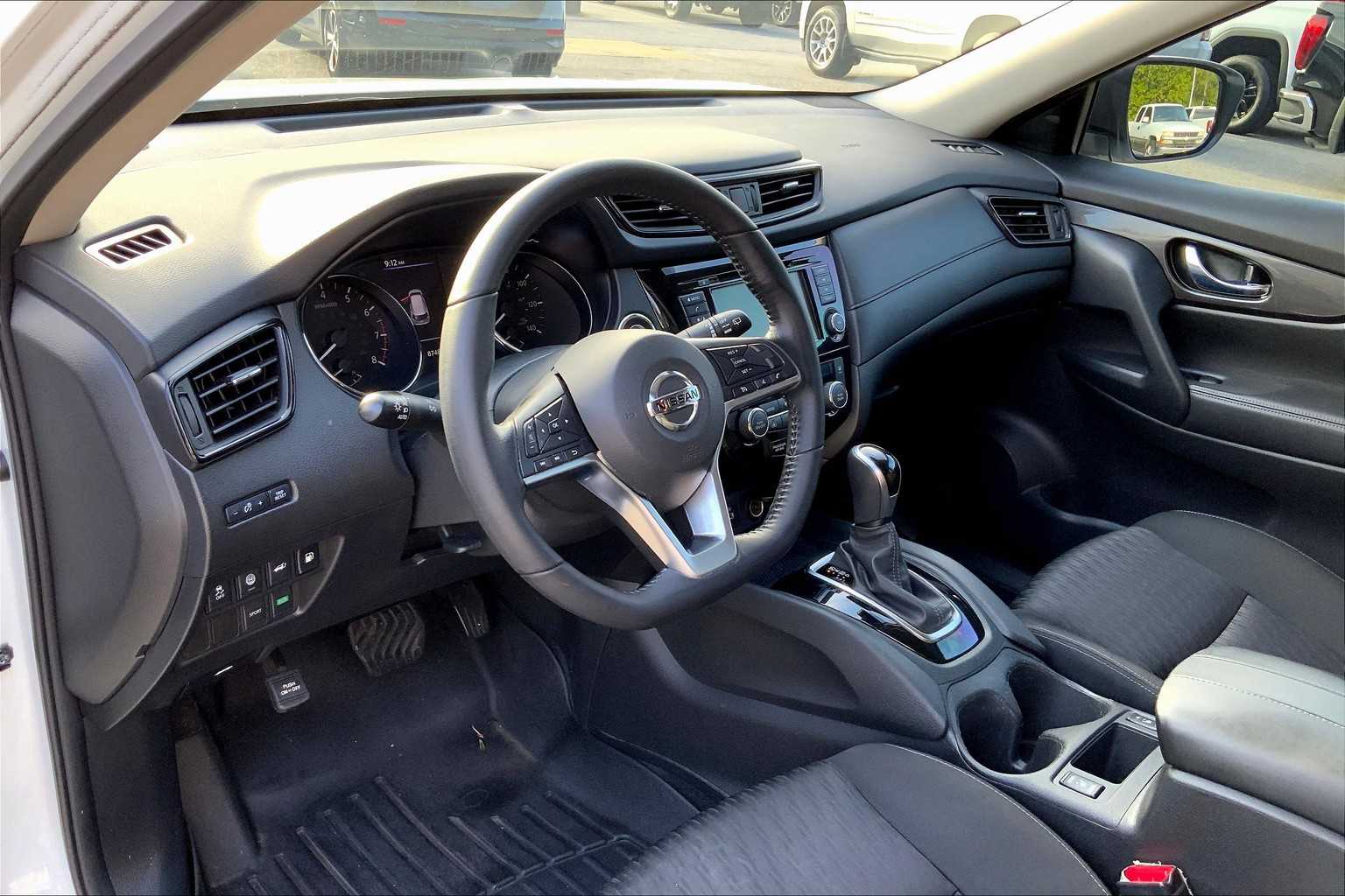 2020 Nissan Rogue SV photo 15
