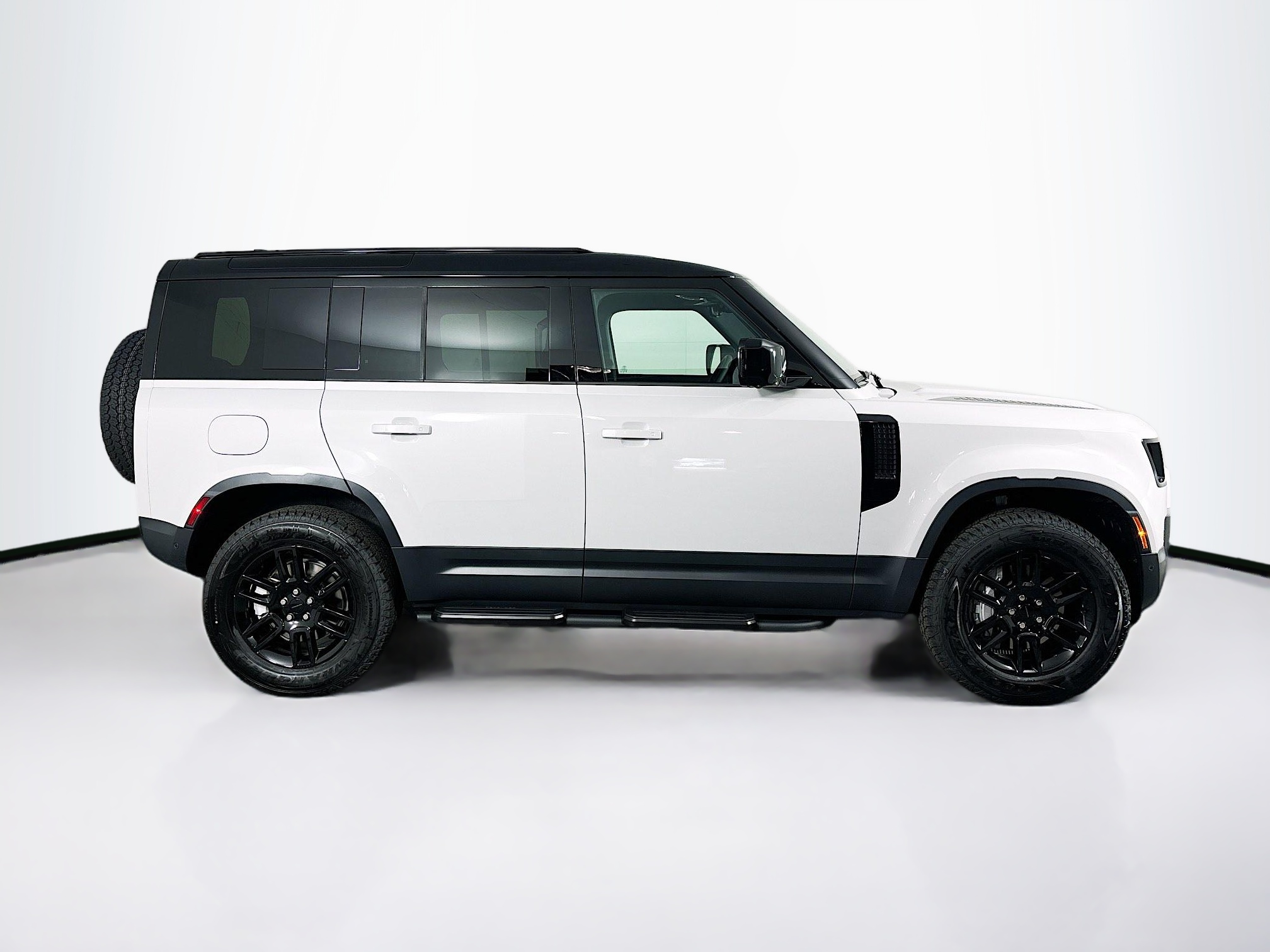 2026 Land Rover Defender 110 S photo 4