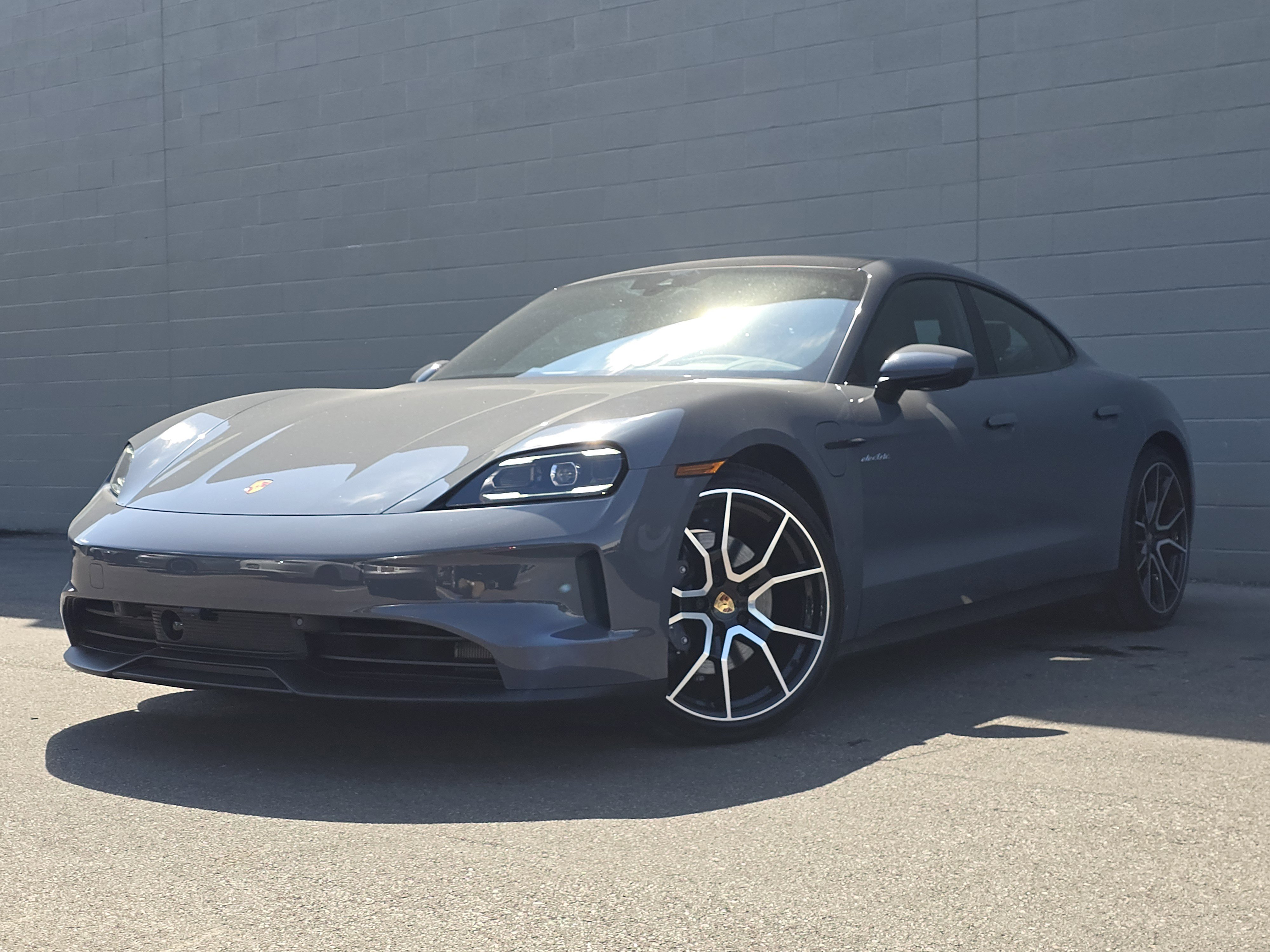 2025 Porsche Taycan 4 photo 2