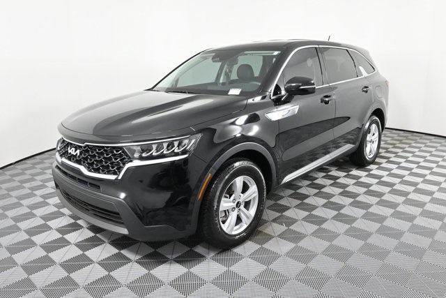 2023 Kia Sorento LX photo 2
