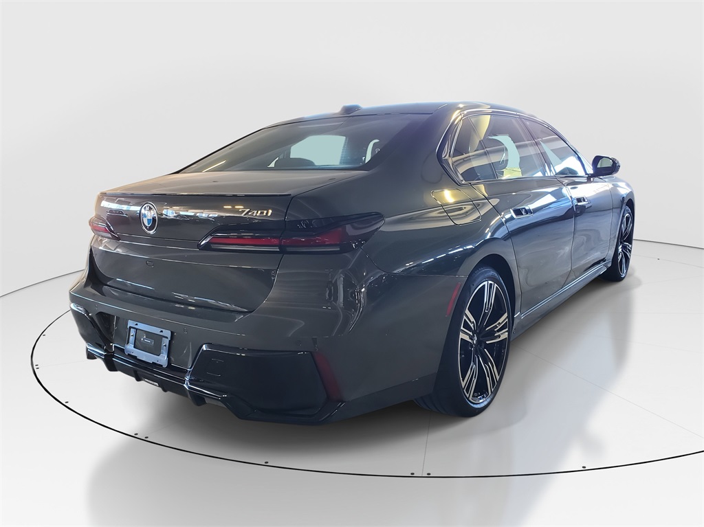 2026 Bmw 740i photo 3