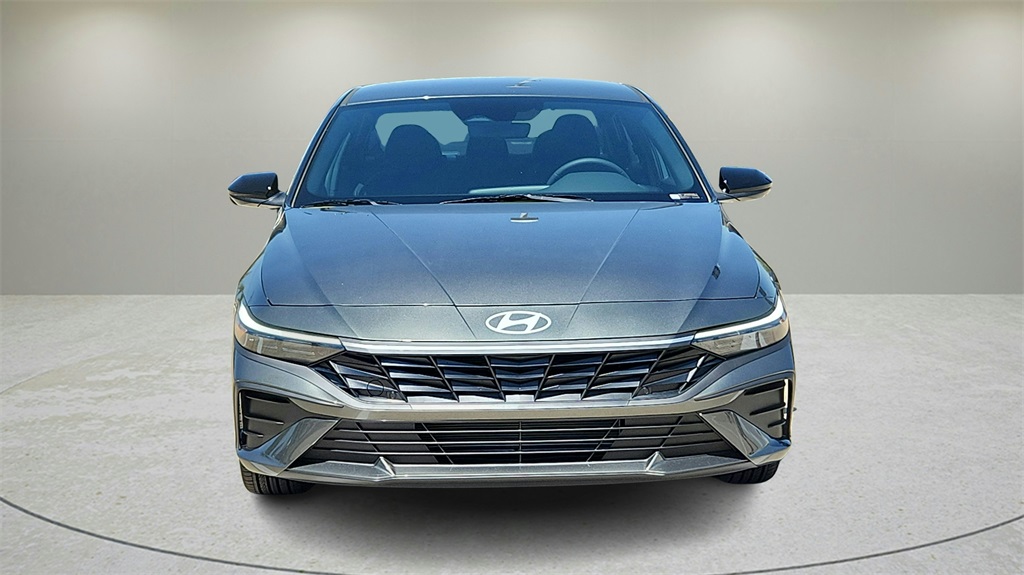 2025 Hyundai Elantra SEL Sport photo 2