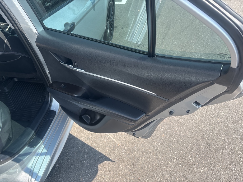 2022 Toyota Camry Hybrid SE photo 15