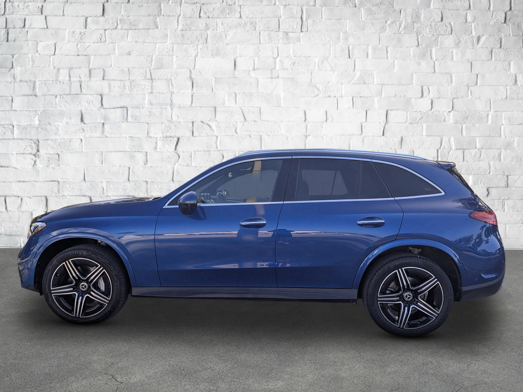 2023 Mercedes Benz GLC 300 photo 2