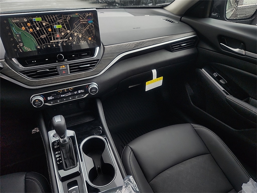 2025 Nissan Altima SL photo 10
