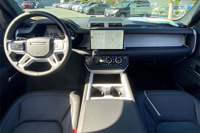 2025 Land Rover Defender 130 X-Dynamic SE photo 5