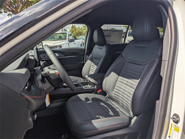 2025 Ford Explorer ST-Line photo 4