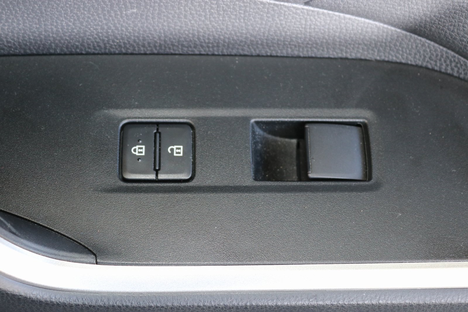 2020 Toyota RAV4 LE photo 12
