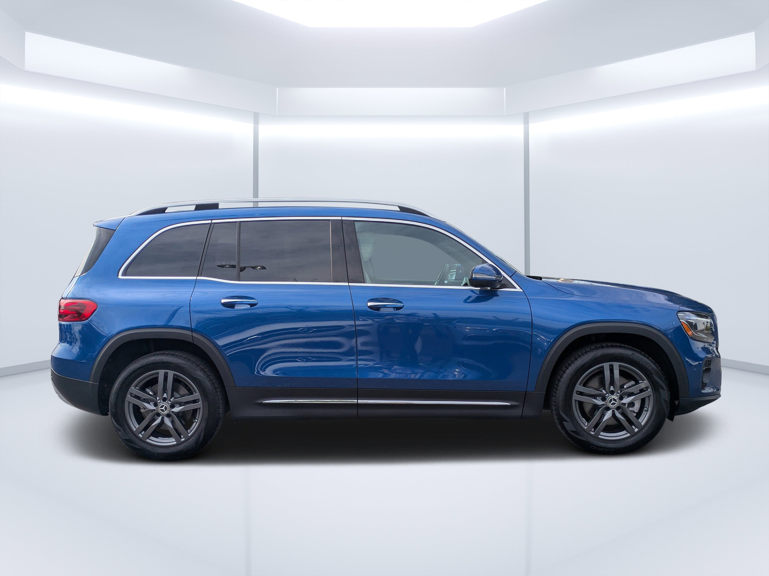 2025 Mercedes Benz GLB 250 photo 2