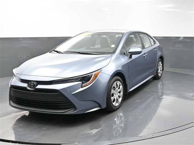 2025 Toyota Corolla LE photo 3