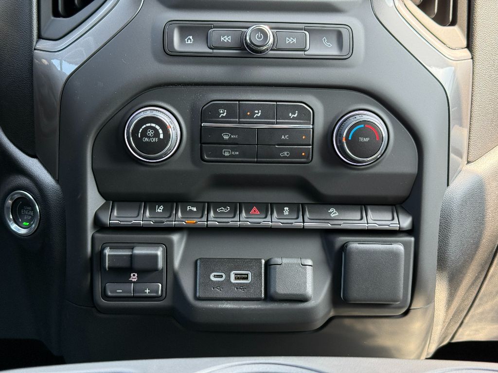 2025 Chevrolet Silverado 2500HD Custom photo 31