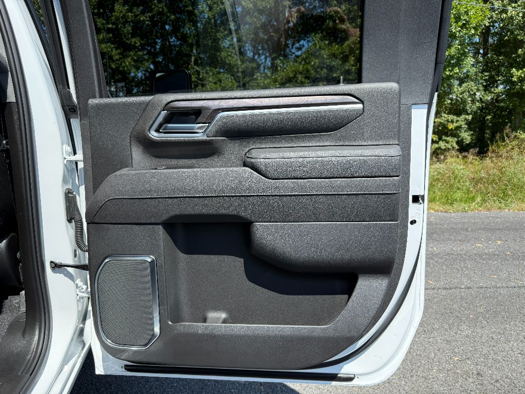 2025 Chevrolet Silverado 2500HD LTZ photo 28