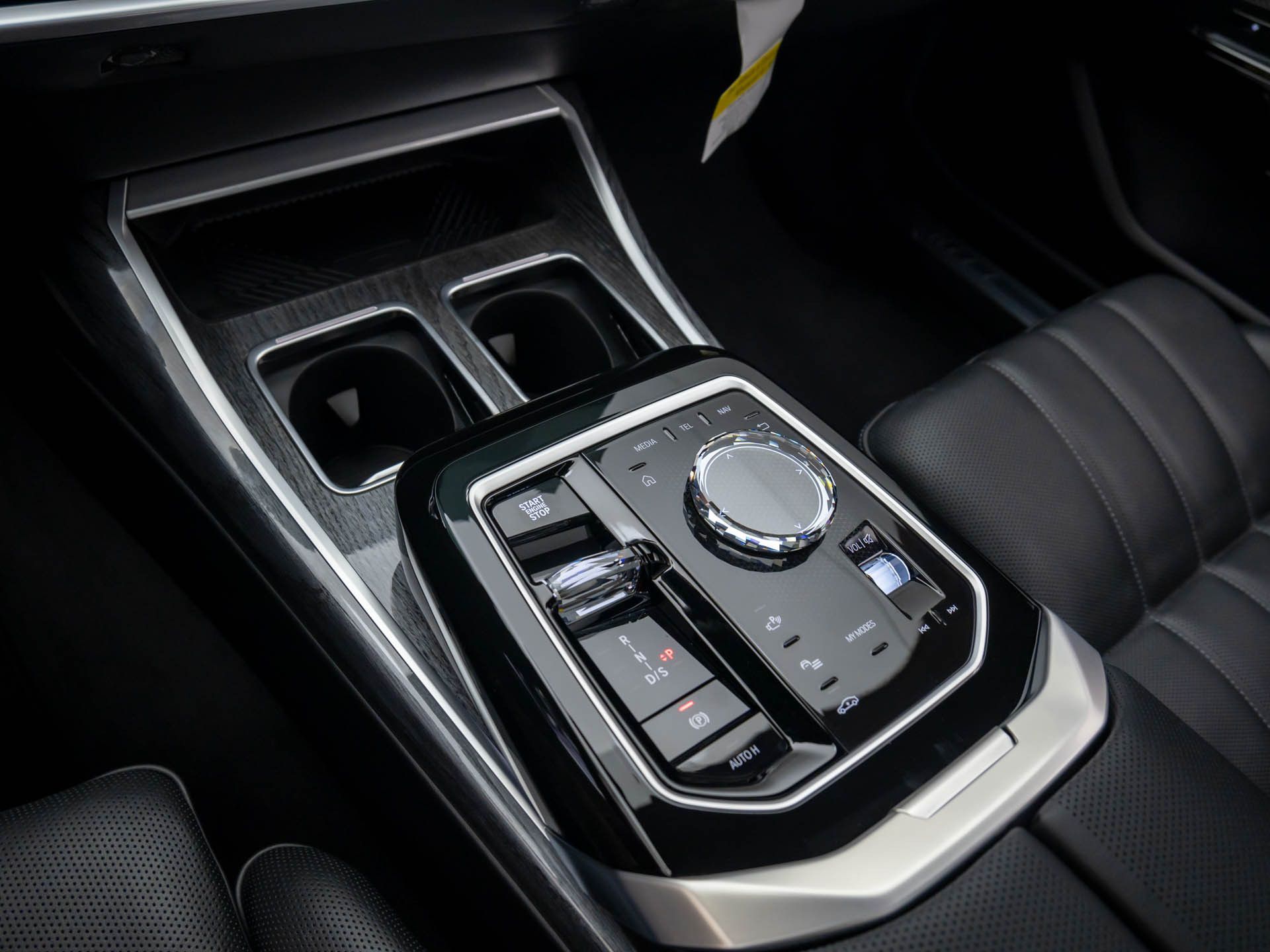 New 2025 Mineral White Metallic BMW 760i xDrive image 11