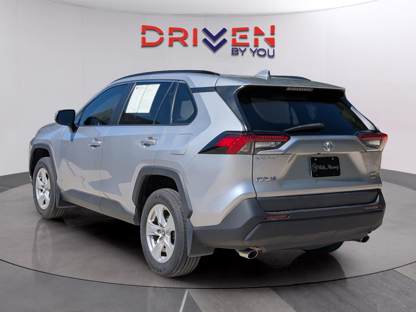 2020 Toyota RAV4 XLE photo 3