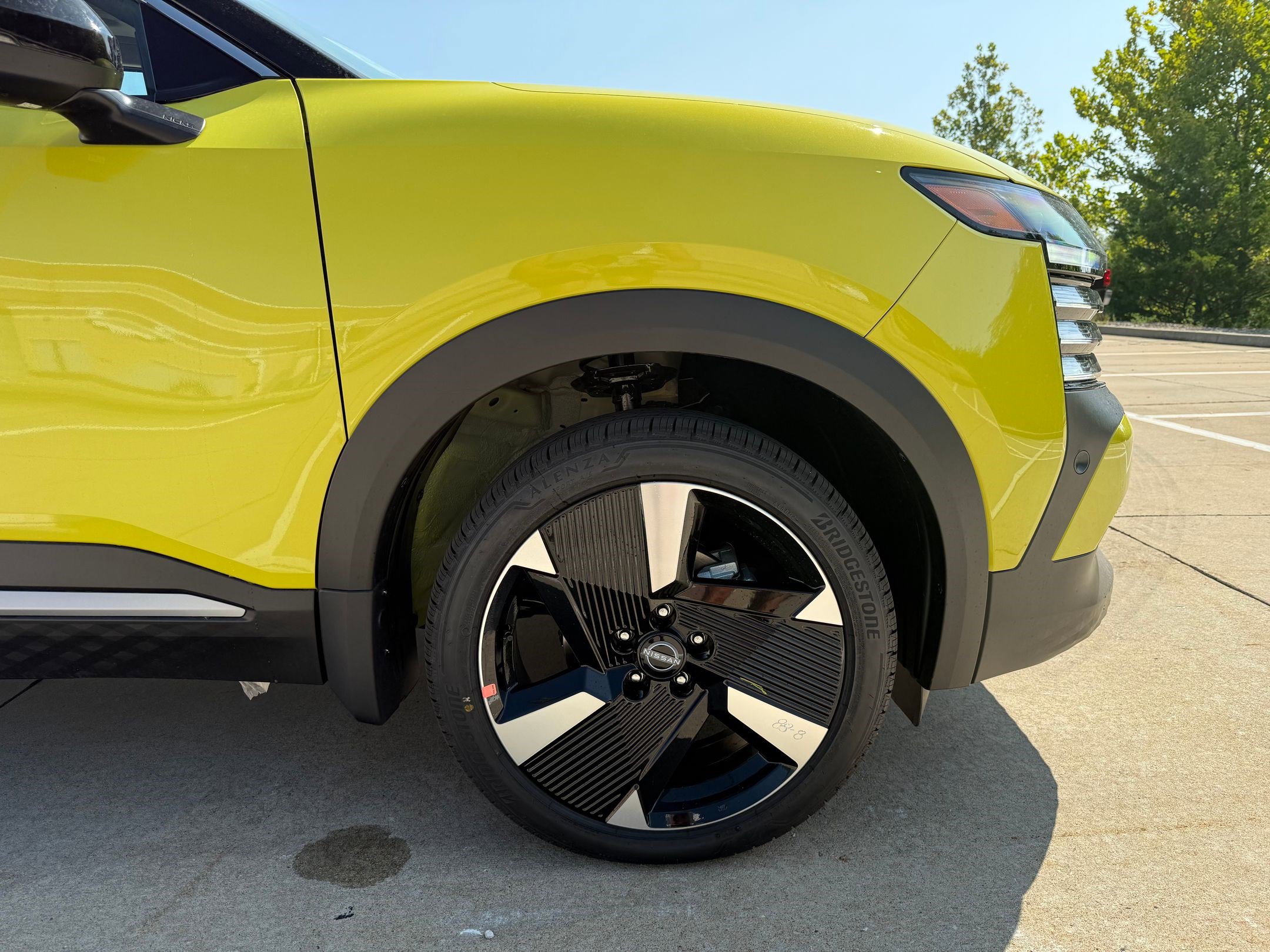 2025 Nissan Kicks SR photo 8