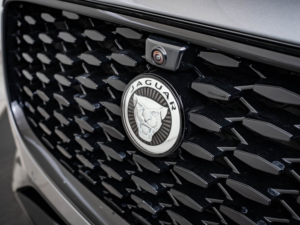 2025 Jaguar F-PACE P400 R-Dynamic S photo 3